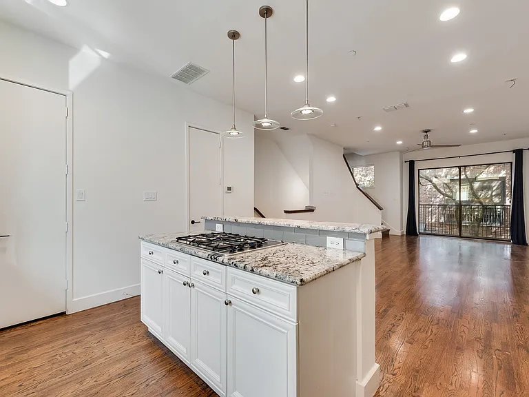 2411 N Hall St #5 — Photo 8