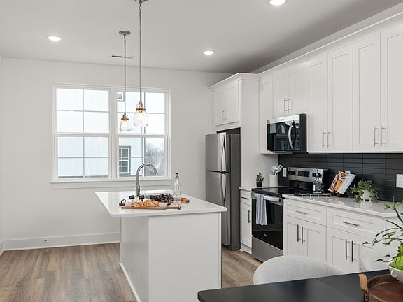 3rd image of 700 N Dupont Ave #108