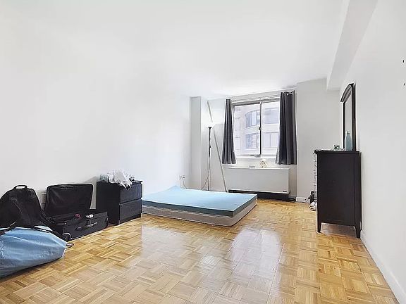 5th image of 308 E 38th St APT 12B