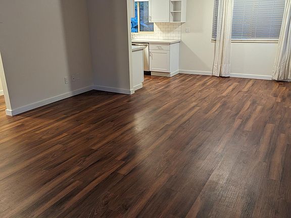 4th image of 540 Bellevue Way SE APT 1A