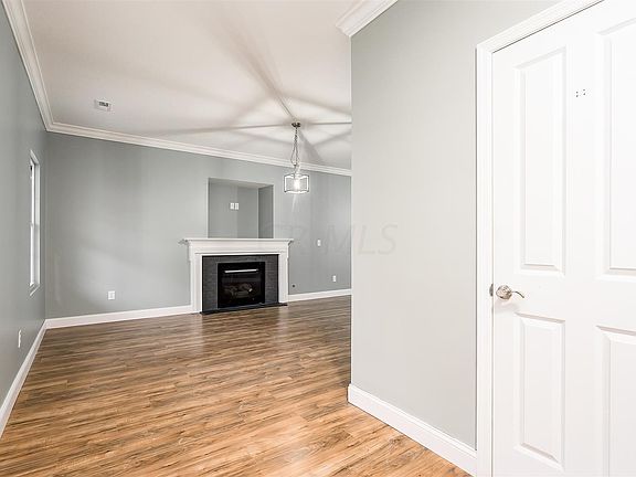 3rd image of 4037 Summerstone Dr