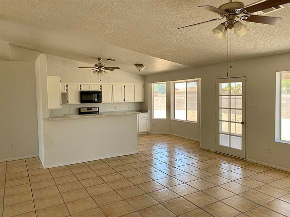 4th image of 6210 E 42nd Ln