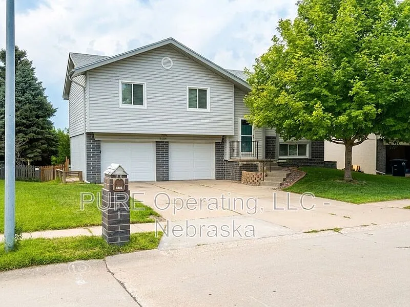 6408 N 79th Ave