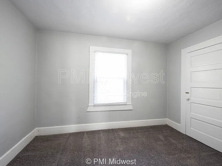 1118 King Ave — Photo 9