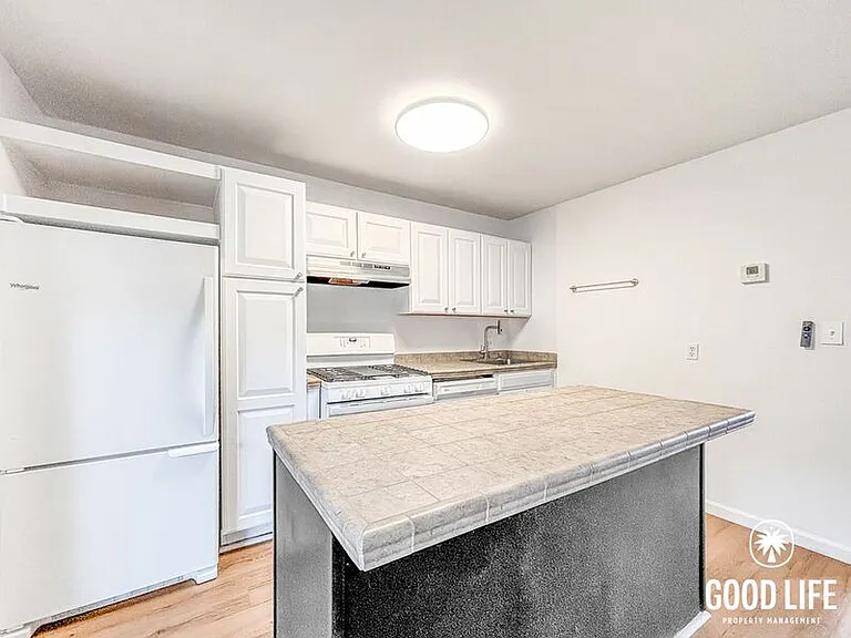 720 W Lewis St W #14 — Photo 5
