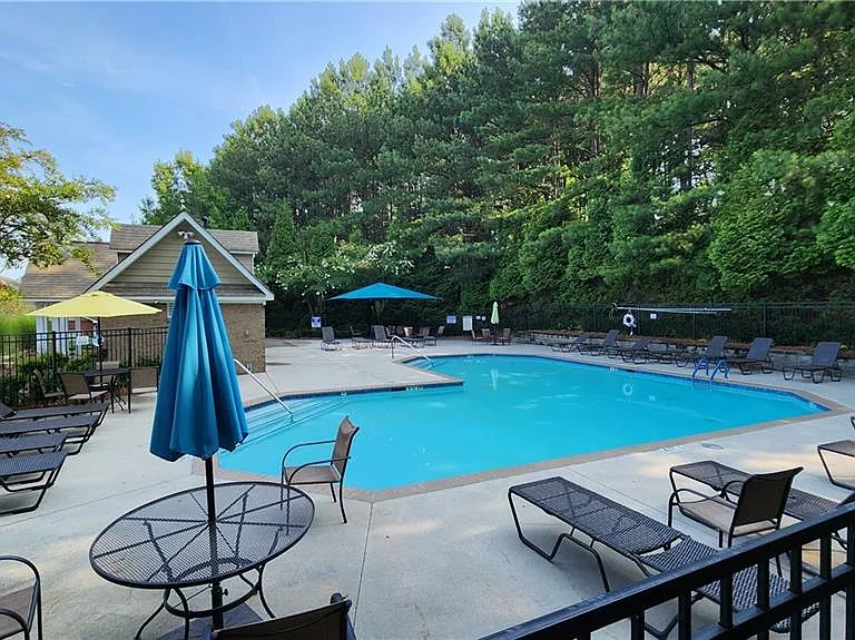 3249 Brockenhurst Dr — Photo 33