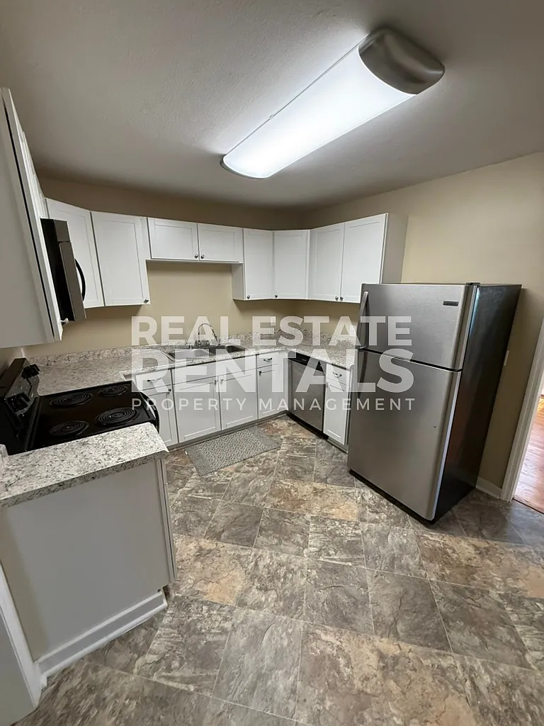 #11: 709 S 4th St - 1 — Photo 4