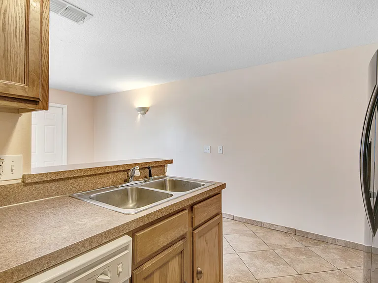 140 Jones Ln #B — Photo 13