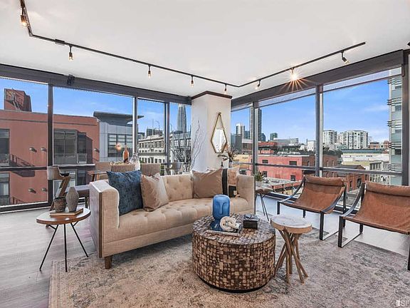 5th image of 250 King St Unit 630