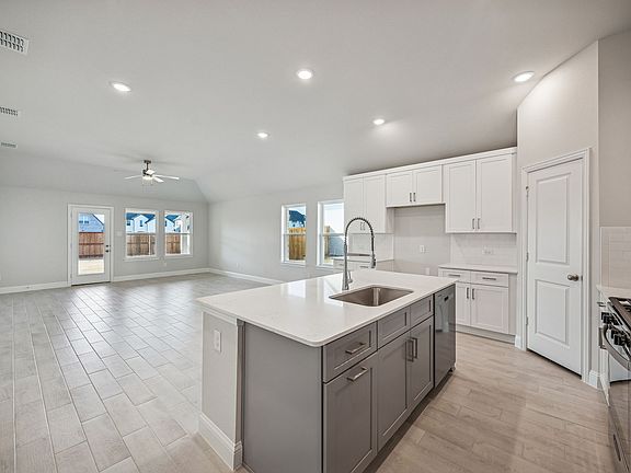 4th image of 536 Chianti Dr