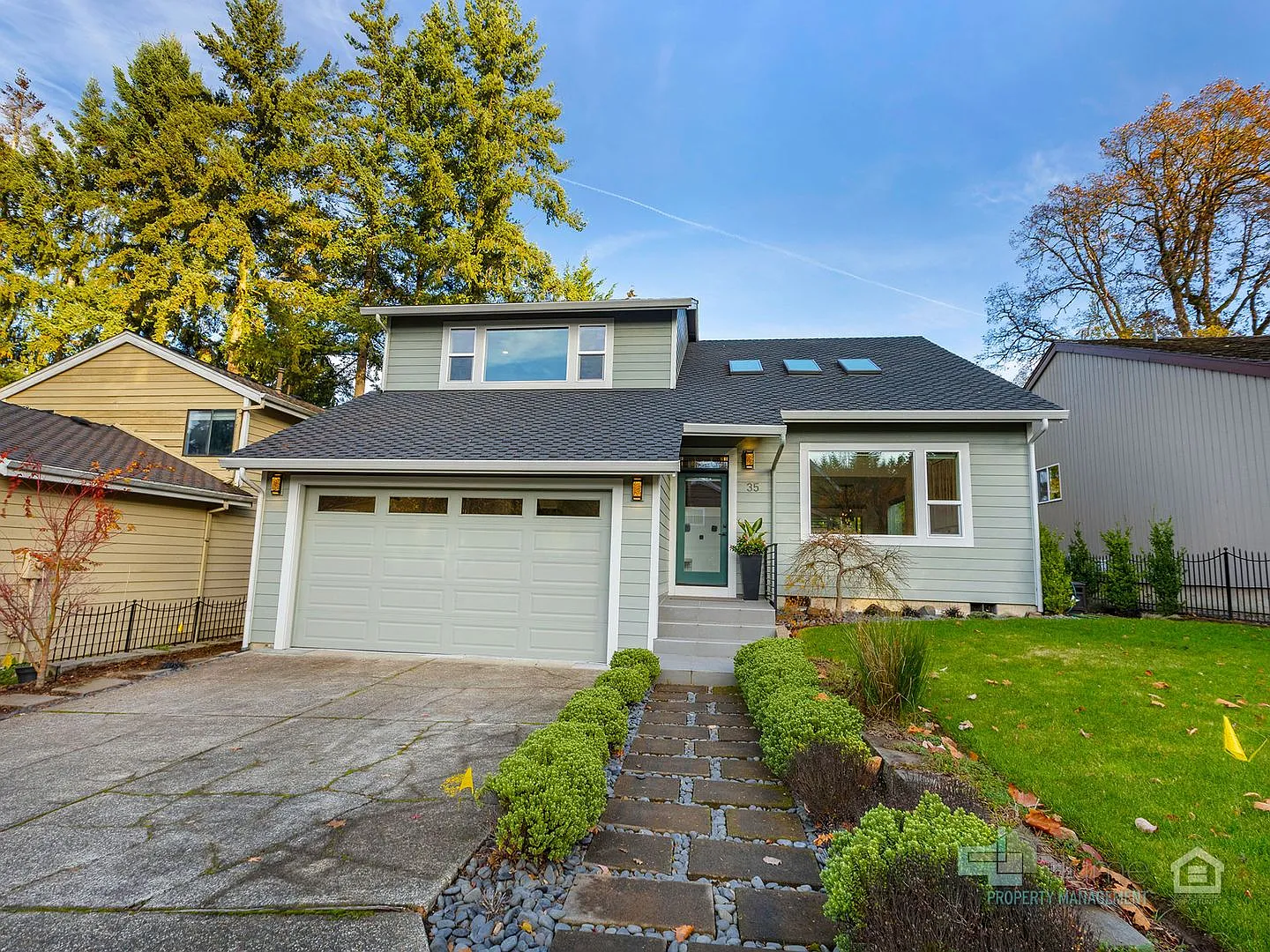 Fully Furnished Lake Oswego Gem — Photo 4