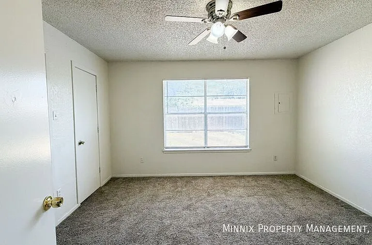 2119 S Loop 289 #B — Photo 10