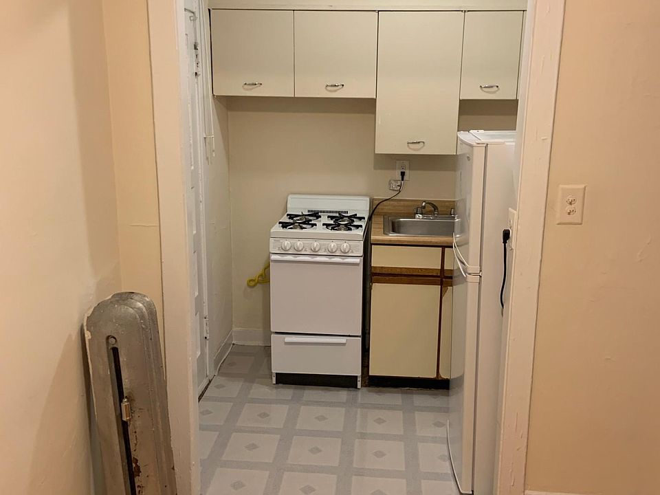 1st image of 514 W Cornelia Ave #1D