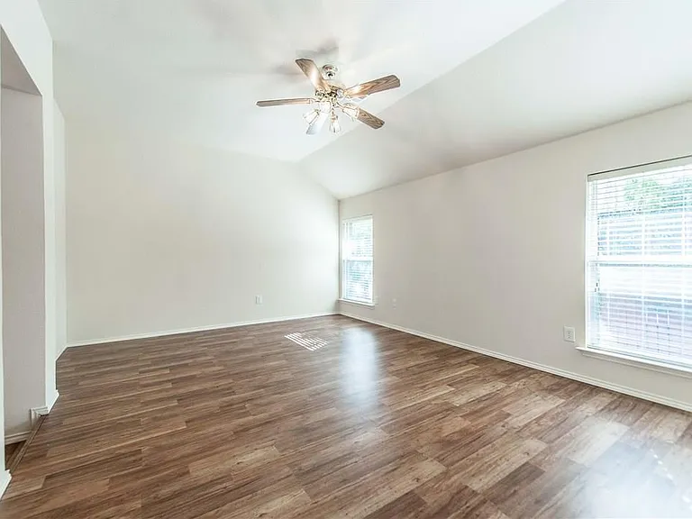 2424 Brycewood Ln — Photo 16