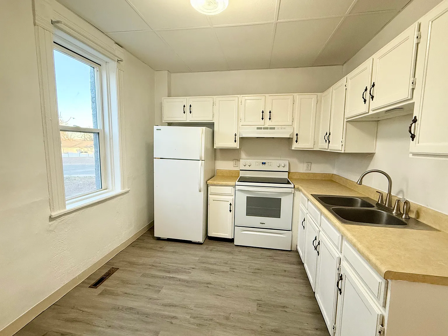 2 bed, 650 sqft, $850 — Photo 2