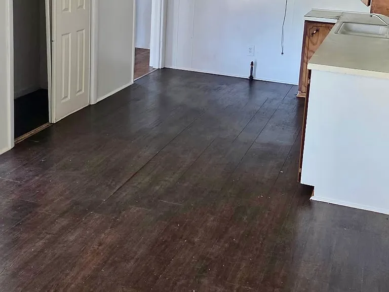 624 W Polk St — Photo 6