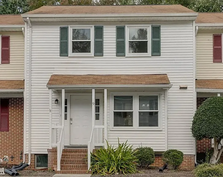 9 Bromley Dr — Photo 1