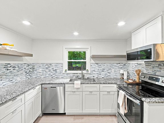 5th image of 424 Timberlinks Dr