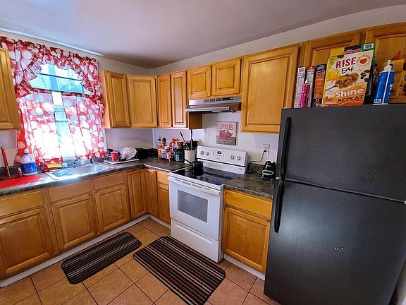 4th image of 740 E Willard St