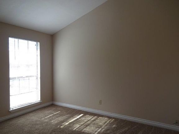 4th image of 2400 Cripple Creek Dr
