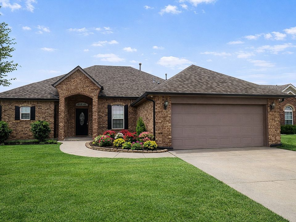 1st image of 832 Carol Ann Pl