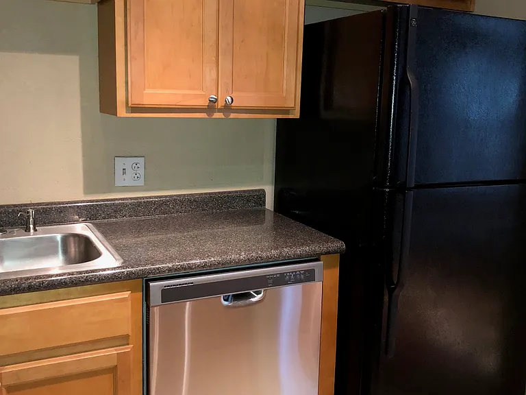 385 Woodside Dr — Photo 12