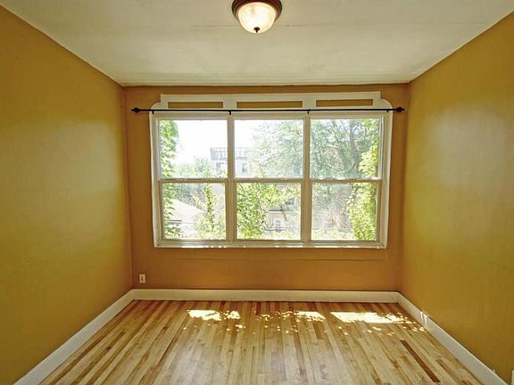 4th image of 1112 25th St W #203