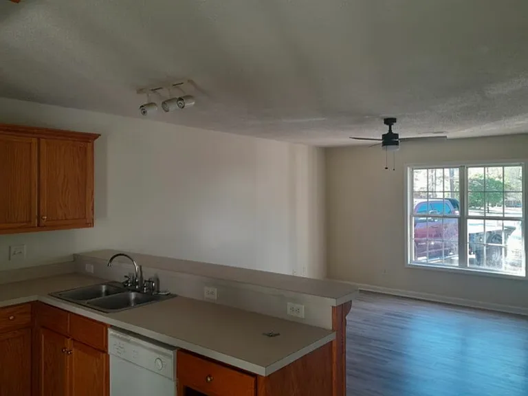 138 Cedar Ave — Photo 6