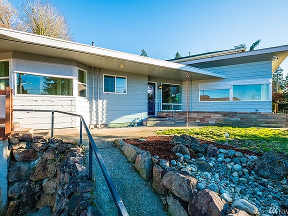 2nd image of 1911 Sunset Dr W