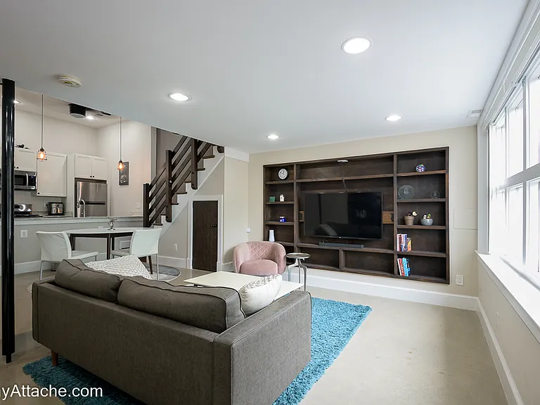 717 F St NE — Photo 7
