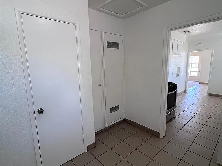 2905 E Lamona Ave — Photo 14