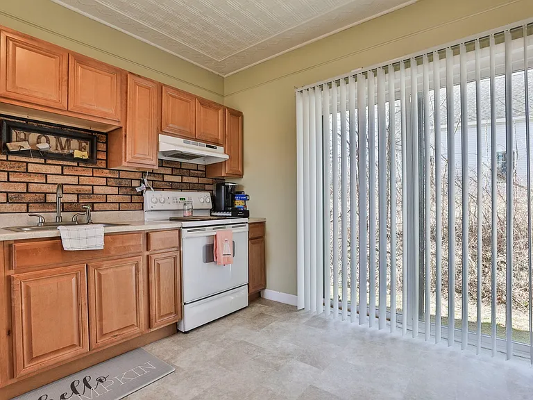 482 Reservoir Ave #1 — Photo 2