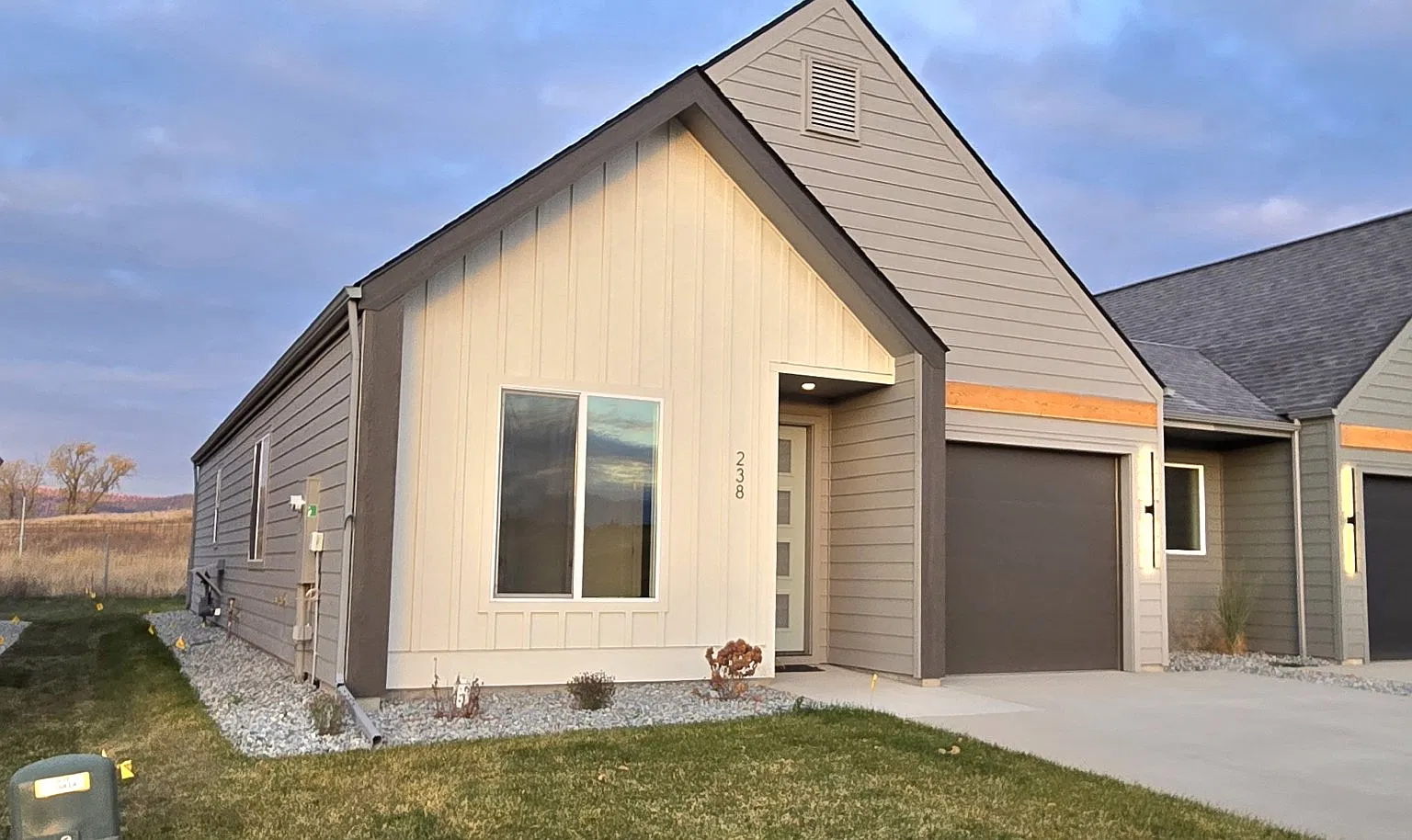 3 bed, 2.0 bath, 1423 sqft, $2,450 — Photo 1
