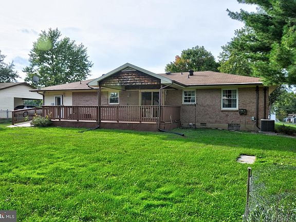 5th image of 140 Meadowbrook Dr