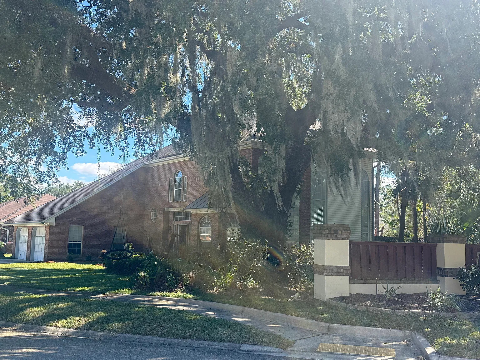 3 bed, 2.5 bath, 2341 sqft, $3,200 — Photo 2