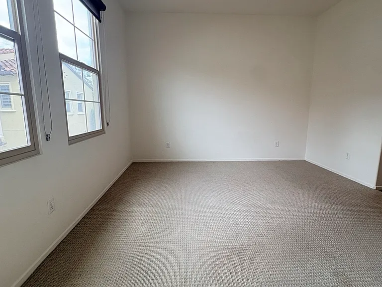 610 S Kroeger St — Photo 12