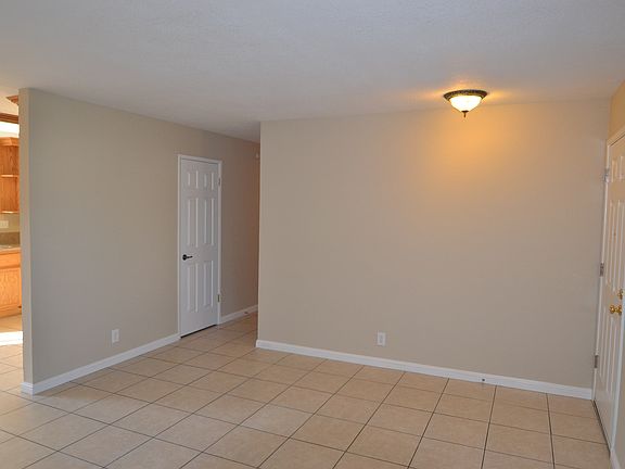 3rd image of 22 Stampede Ct