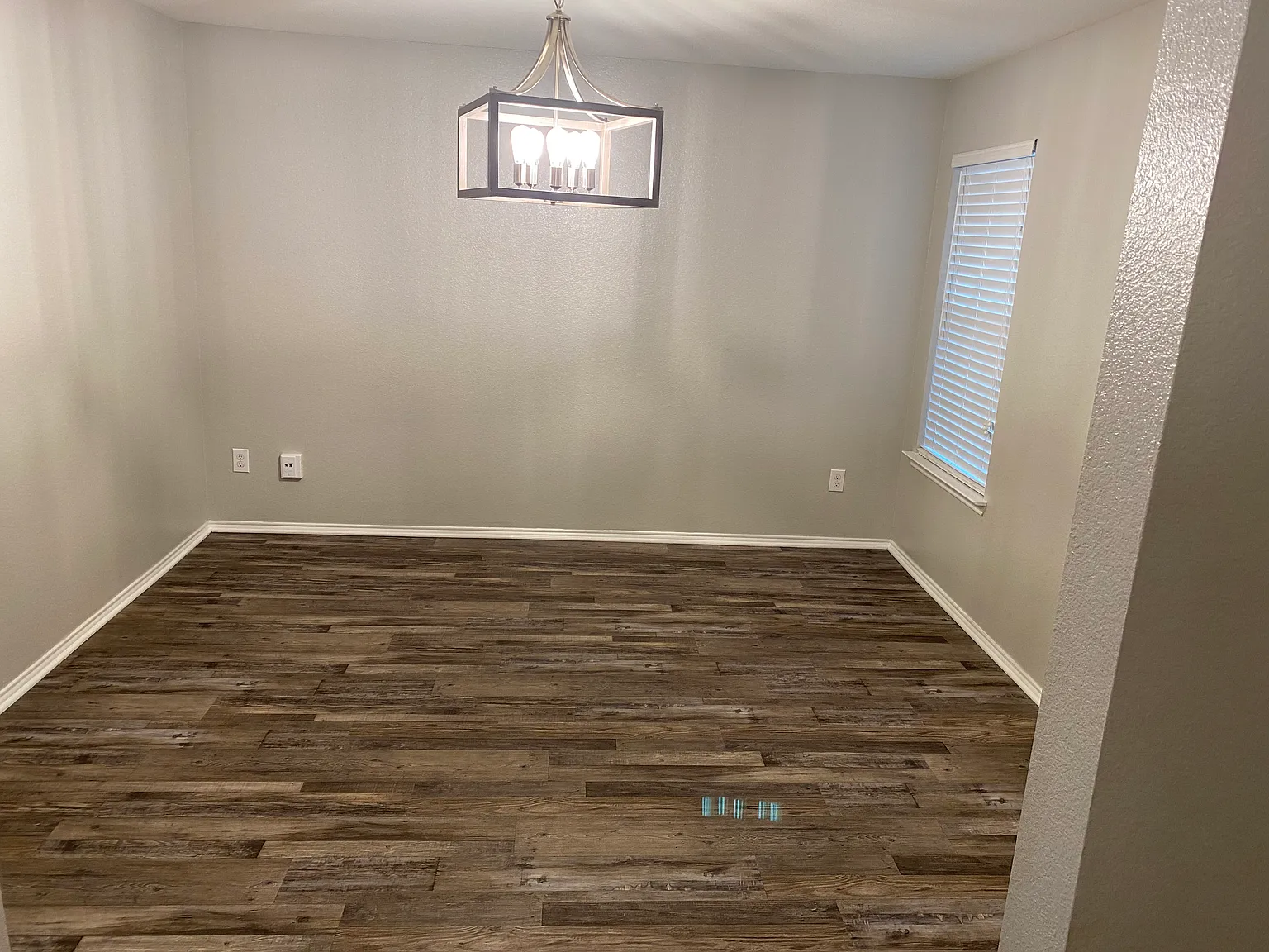 4 bed, 2.5 bath, 2562 sqft, $2,700 — Photo 2