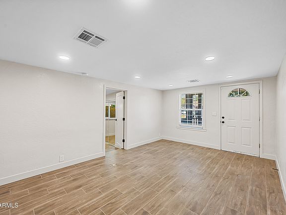 4th image of 750 W 1st Pl