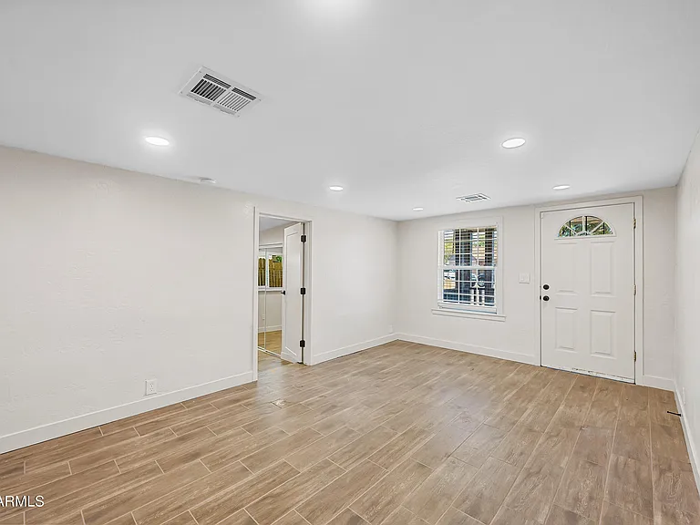 750 W 1st Pl — Photo 5