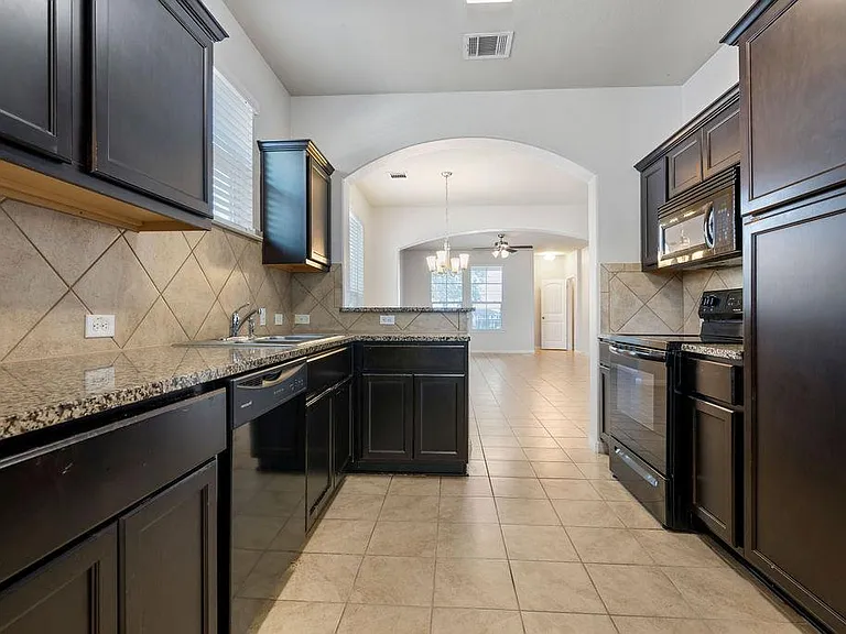 711 Katmai Cir — Photo 4