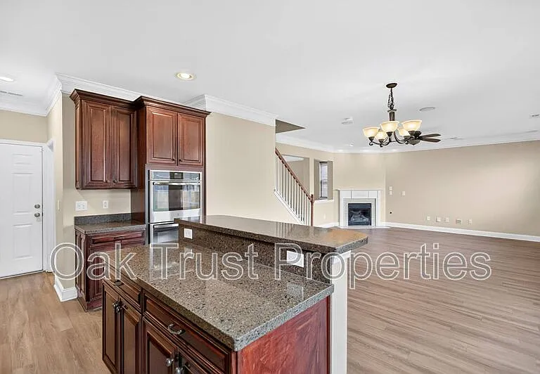 7018 Bellflower Ln — Photo 10