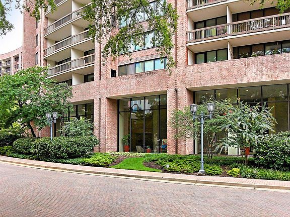 4th image of 1805 Crystal Dr APT 504S