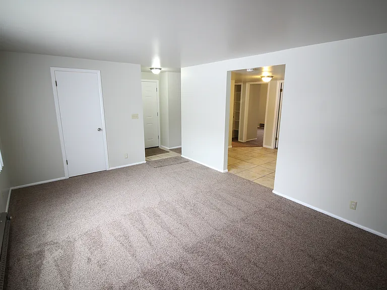 Apartments at 175 Main Street in Farmington — Photo 19