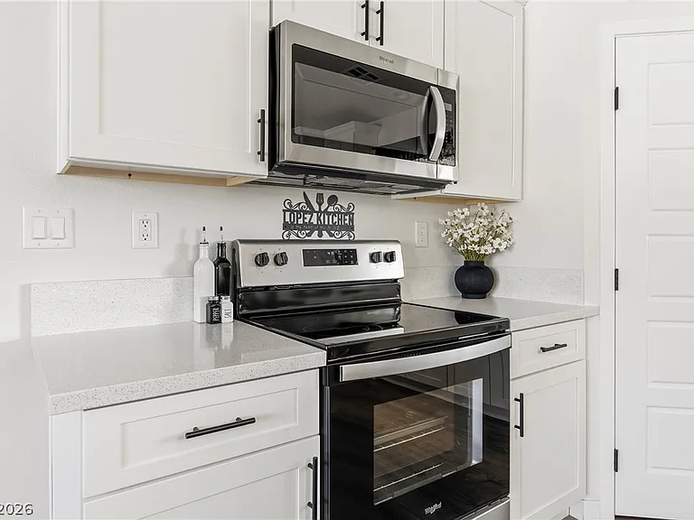 5600 Genoa Ave — Photo 7