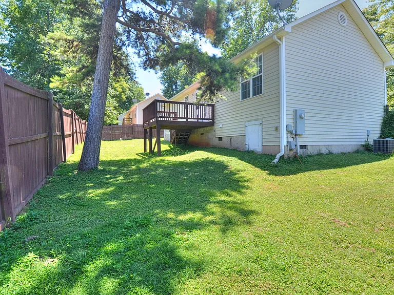 2300 Redbird Ln — Photo 15