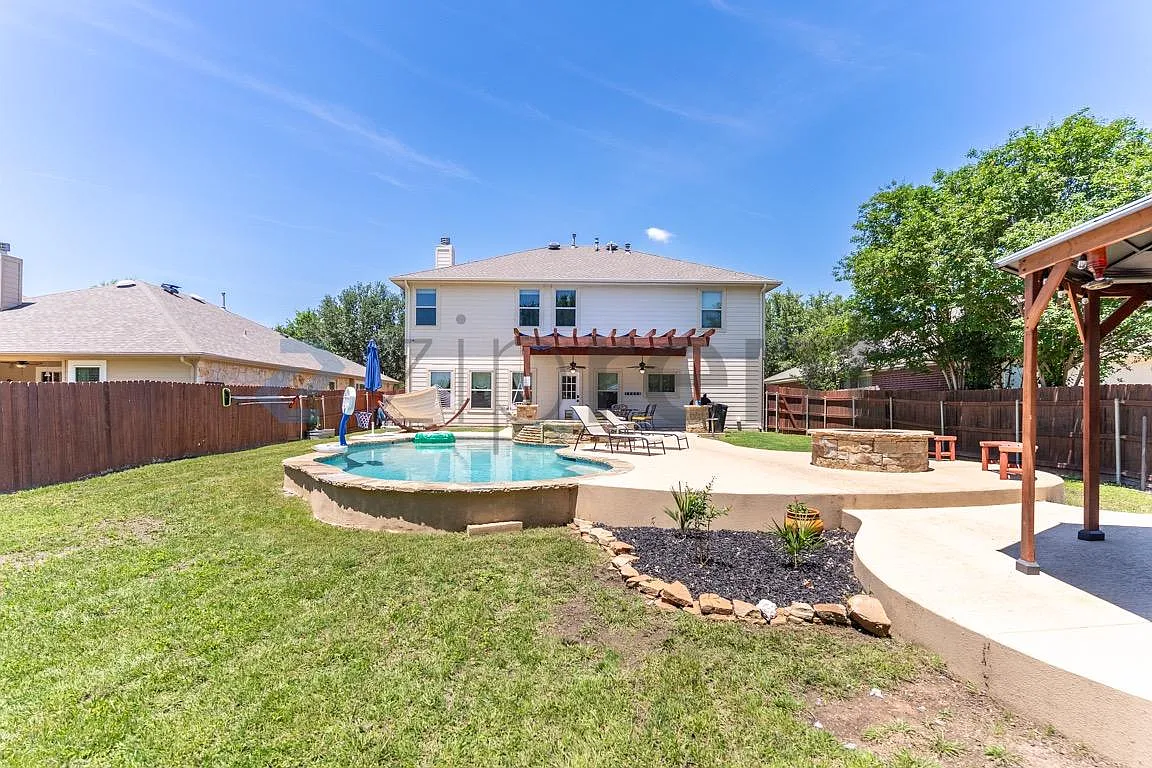 Building Photo - 18421 Shallow Pool Dr