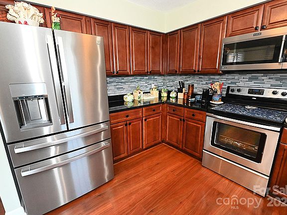 5th image of 5222 S Oak Cir