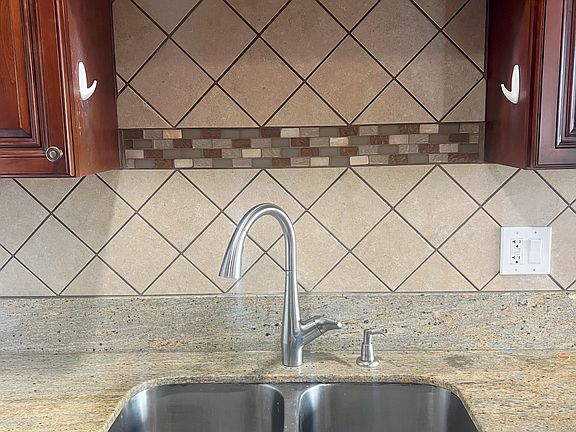 5th image of 647 Orange Grove Ave Unit 308