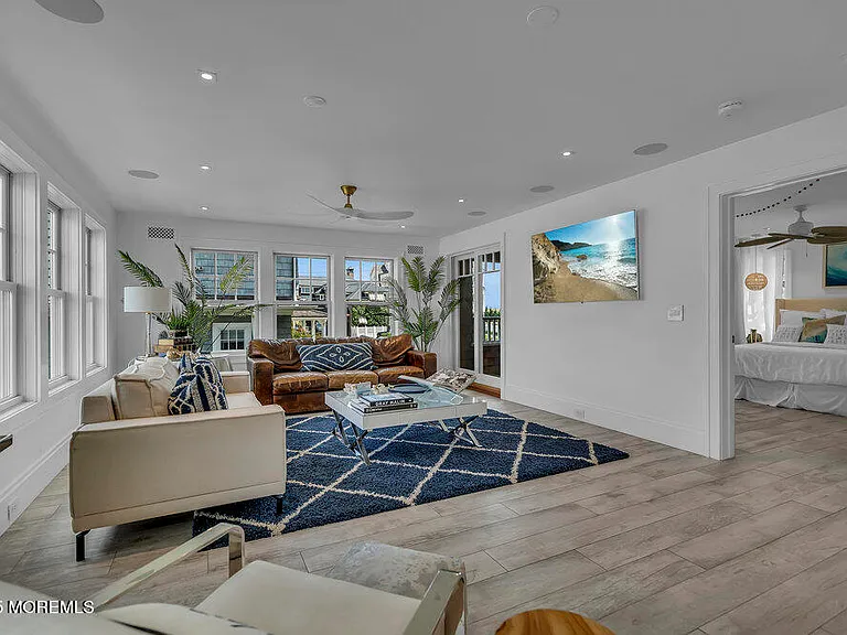 985 Ocean Ave — Photo 12